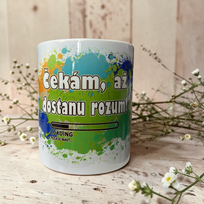 Vtipný hrnek - Čekám, až dostanu rozum