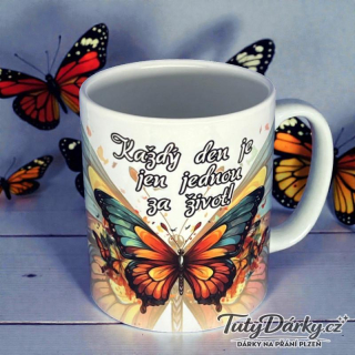 Hrnek - Každý den je jen jednou za život (motýl)