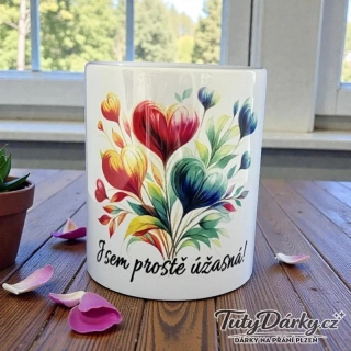 Hrnek - Jsem prostě úžasná se srdíčky